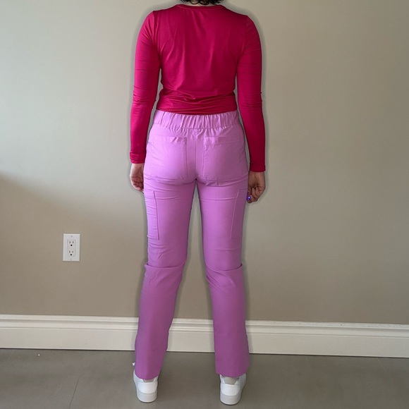 KOI X BETSEY JOHNSON SCRUB SET LIGHT ORCHID XS - Picture 7 of 11